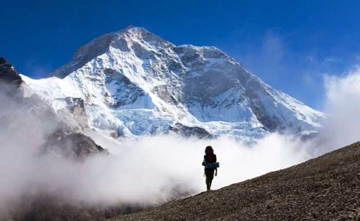 Makalu Base Camp mount-makalu-tourist-clouds-nepal-himalayas